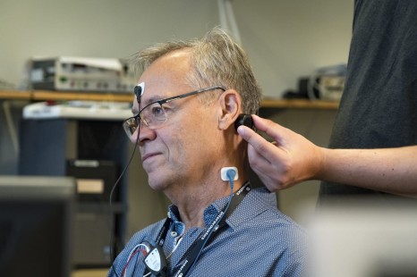 Bo Håkansson, Professor in Biomedical Engineering, undergoes testing using the new compact vibrating device he and the team helped design. Credit: Johan Bodell/Chalmers University of Technology